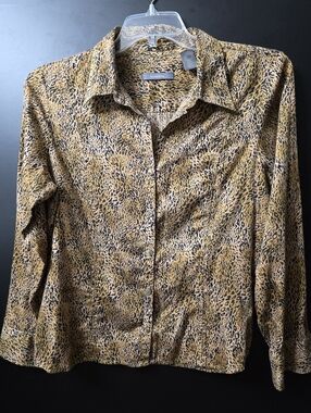 Liz Claiborne Animal Print Button-Up Shirt in Tan and Black Size Large Petite